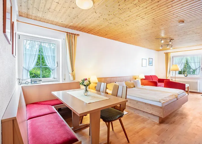 ゲストハウス Gloecklehof トートナウ