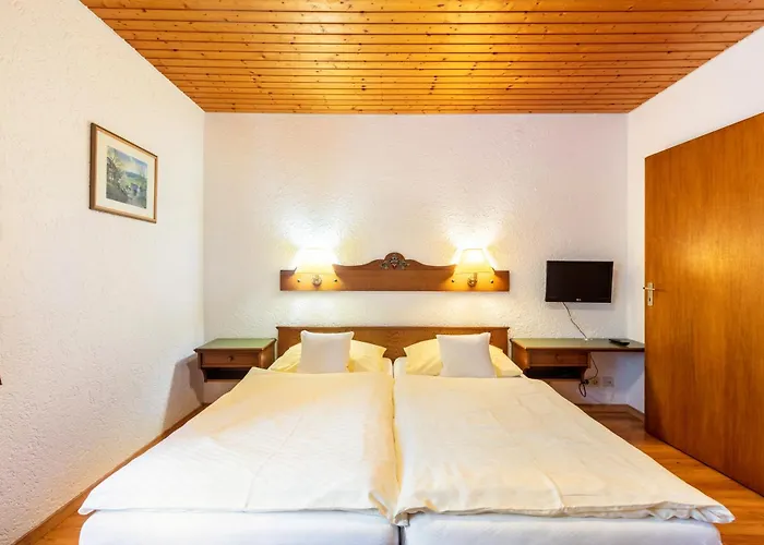 ゲストハウス Gloecklehof トートナウ